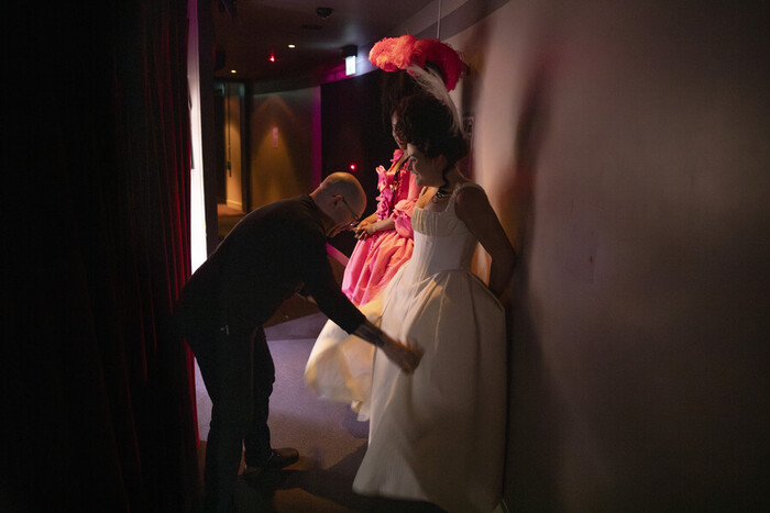 Photos: Go Behind the Scenes of SCHOOL FOR SCANDAL At Royal Shakespeare Company Image
