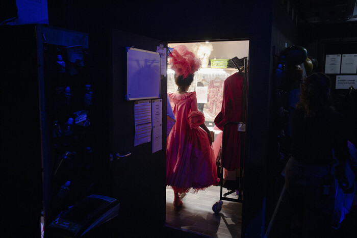 Photos: Go Behind the Scenes of SCHOOL FOR SCANDAL At Royal Shakespeare Company Image