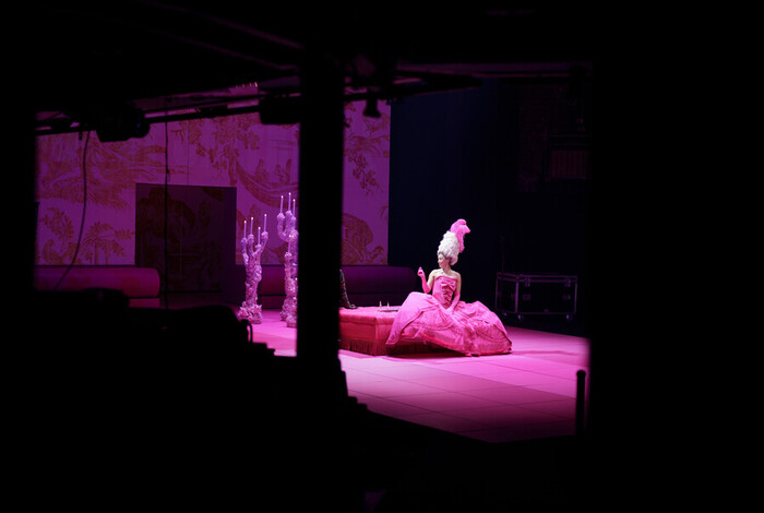 Photos: Go Behind the Scenes of SCHOOL FOR SCANDAL At Royal Shakespeare Company Image