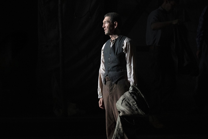 Photos: Cherry Jones, Harry Treadaway & More in THE GRAPES OF WRATH at the National Theatre Image