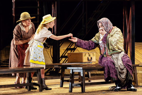 Photos: The Santa Fe Opera Presents THE ELIXIR OF LOVE  Image