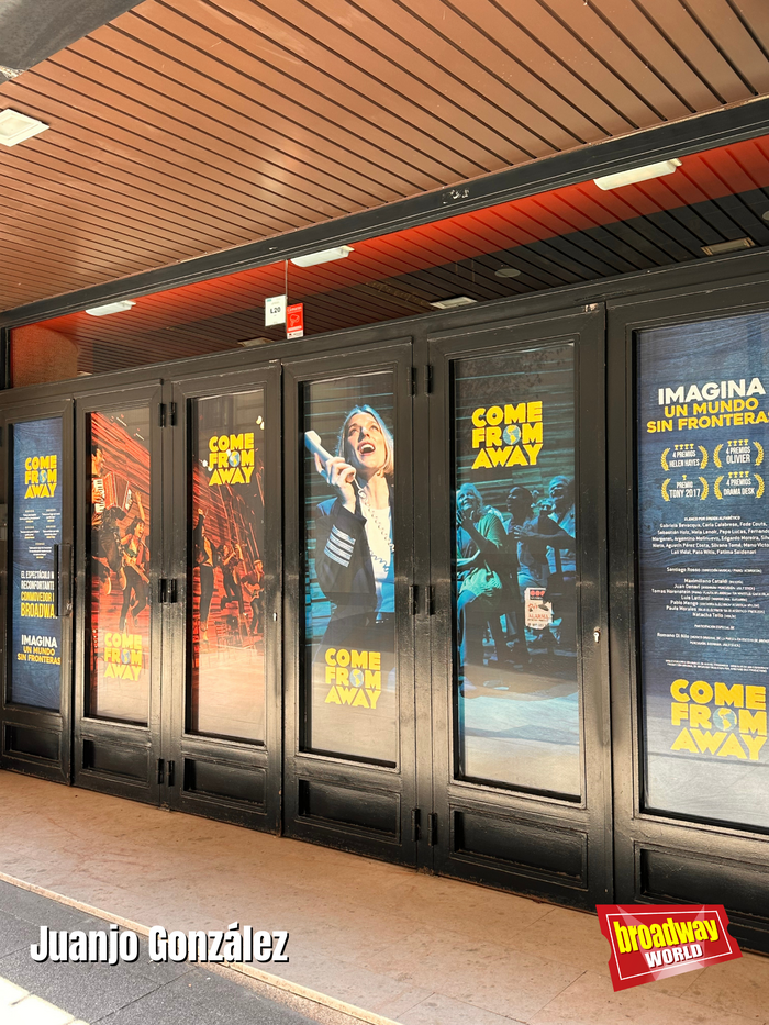 PHOTOS: El cartel de COME FROM AWAY ya luce en el Marquina de Madrid  Image