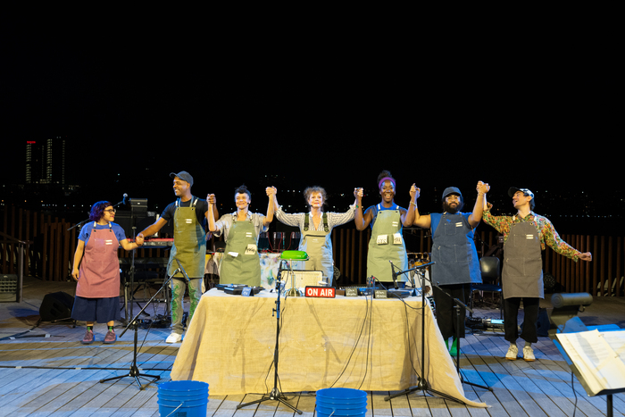 Photos: Susan Sarandon Hosts THE OYSTER RADIO HOUR On NYC's Little Island  Image