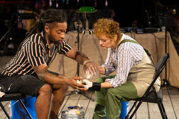 Photos: Susan Sarandon Hosts THE OYSTER RADIO HOUR On NYC's Little Island  Image