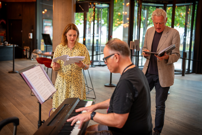 Photos: Gina Beck and Michael Simkins in Rehearsal For GUYS & DOLLS  Image