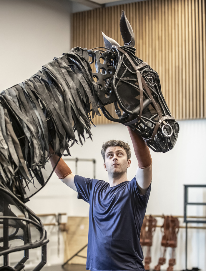 Photos: WAR HORSE UK and Ireland Tour in Rehearsal  Image