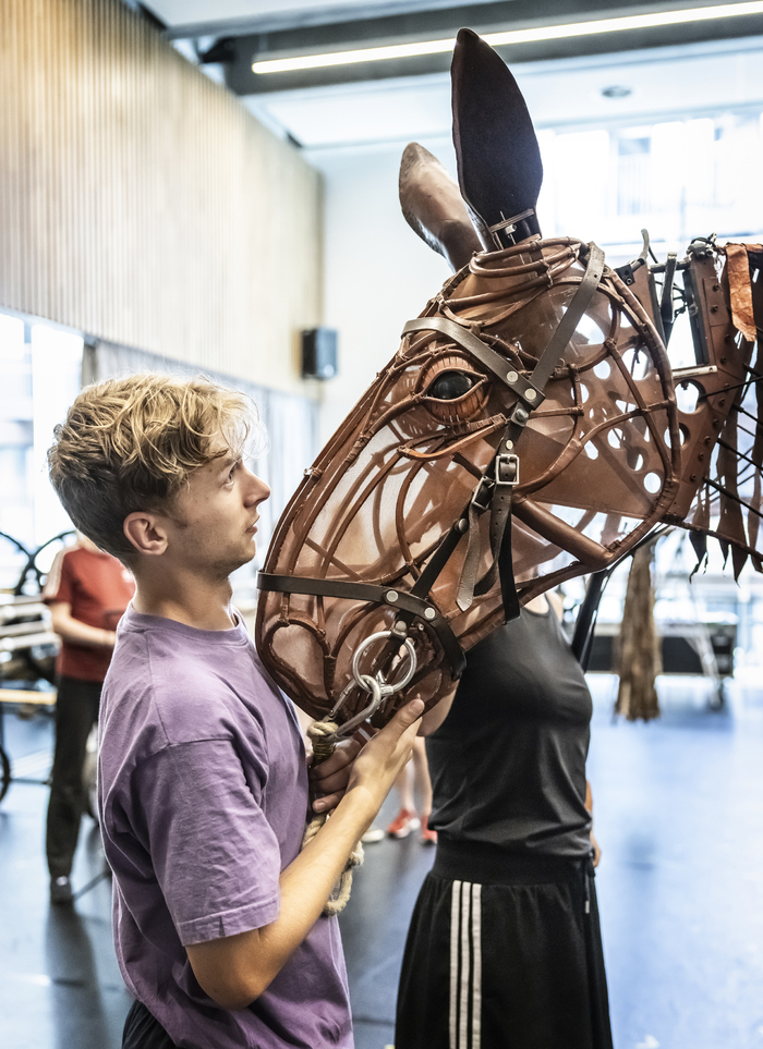 Photos: WAR HORSE UK and Ireland Tour in Rehearsal Image