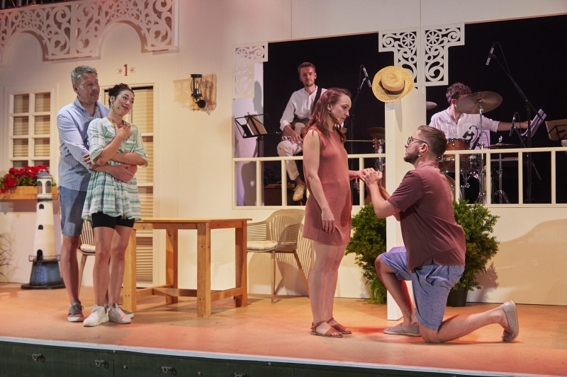 Review: WAS FÜR EIN SOMMER at Weyher Theater  Image