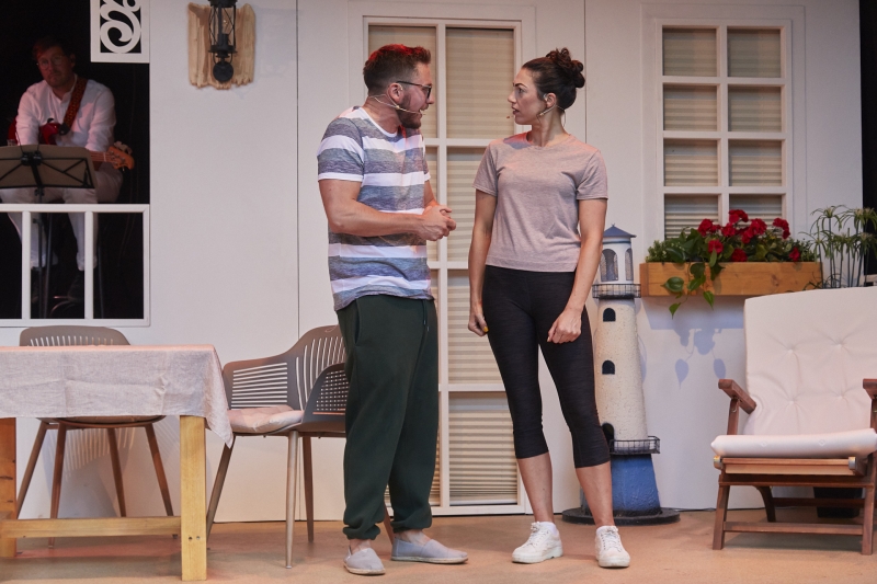 Review: WAS FÜR EIN SOMMER at Weyher Theater  Image