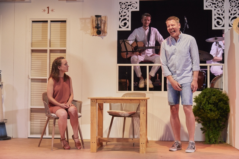 Review: WAS FÜR EIN SOMMER at Weyher Theater  Image