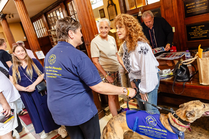 Photos: Bernadette Peters, Elaine Paige, and More at WEST END WOOFS (AND MEOWS) Image