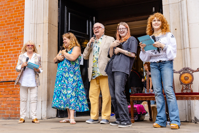 Elaine Paige, Christopher Biggins, Bernadette Peters Photo