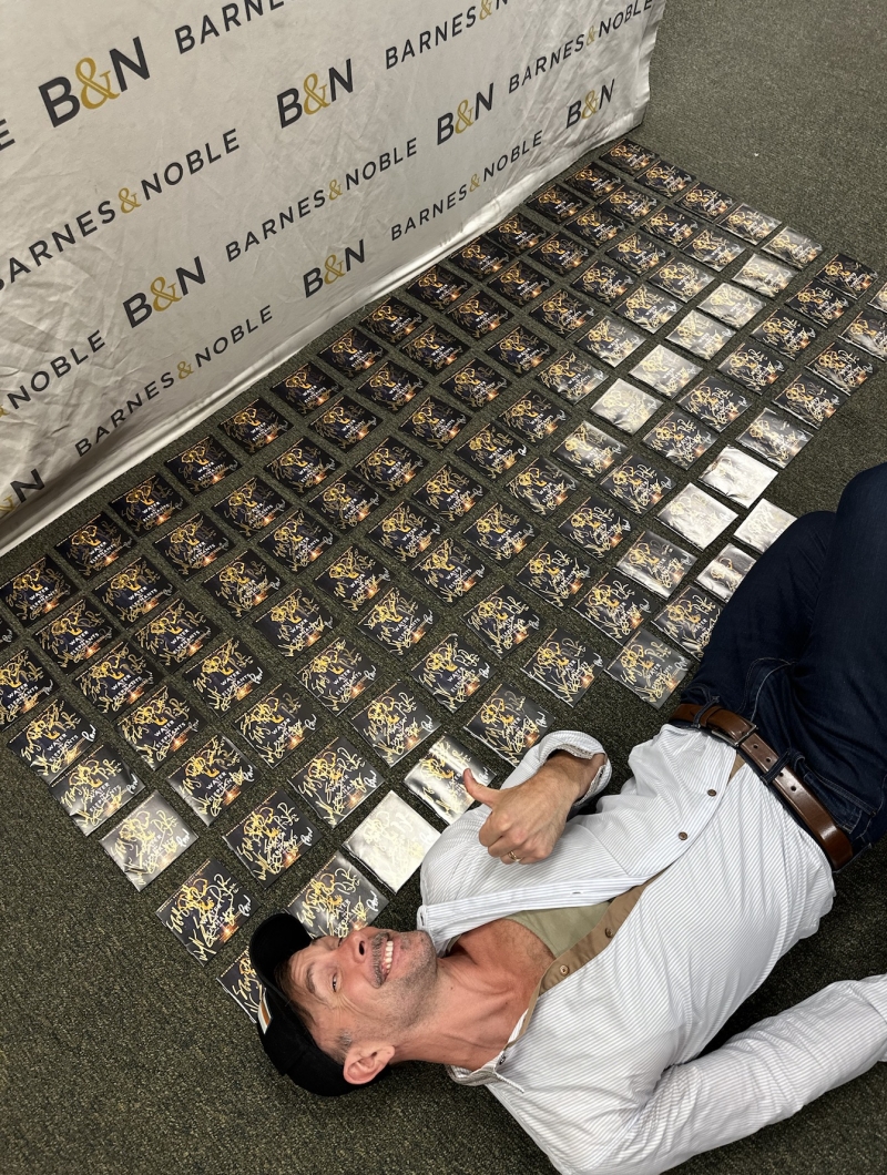 Photos: WATER FOR ELEPHANTS Cast Signs Albums at Barnes & Noble Image