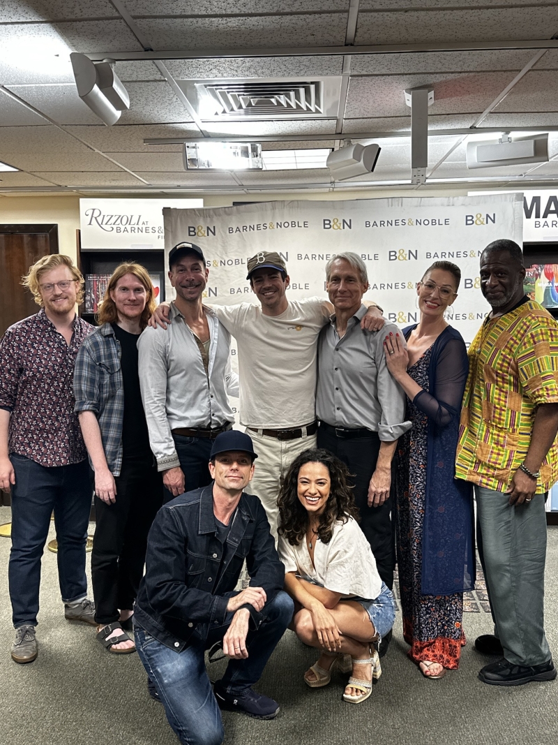 Photos: WATER FOR ELEPHANTS Cast Signs Albums at Barnes & Noble Image