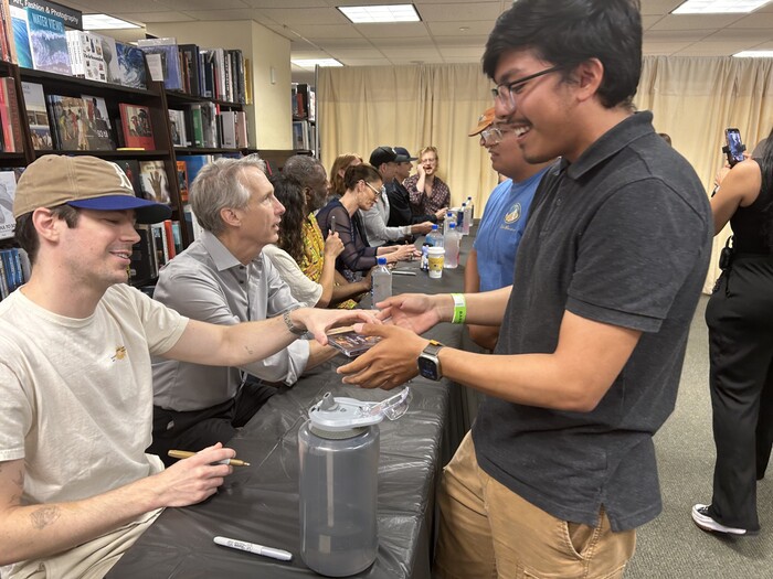 Photos: WATER FOR ELEPHANTS Cast Signs Albums at Barnes & Noble Image