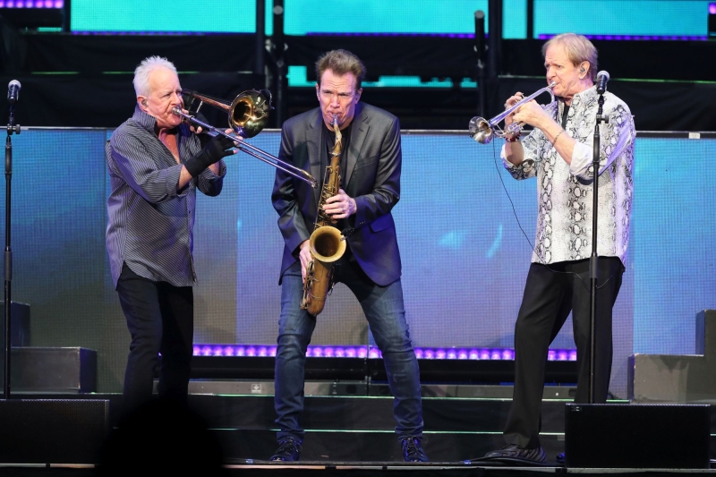 Review: CHICAGO & EARTH, WIND, AND FIRE TAKE NORTH LITTLE ROCK THROUGH DECADES OF HITS at Simmons Bank Arena  Image