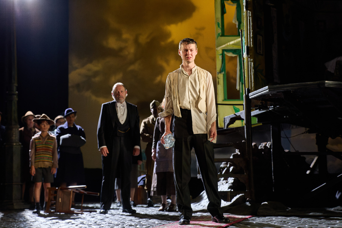 Photos: AN INSPECTOR CALLS is Now on UK Tour  Image