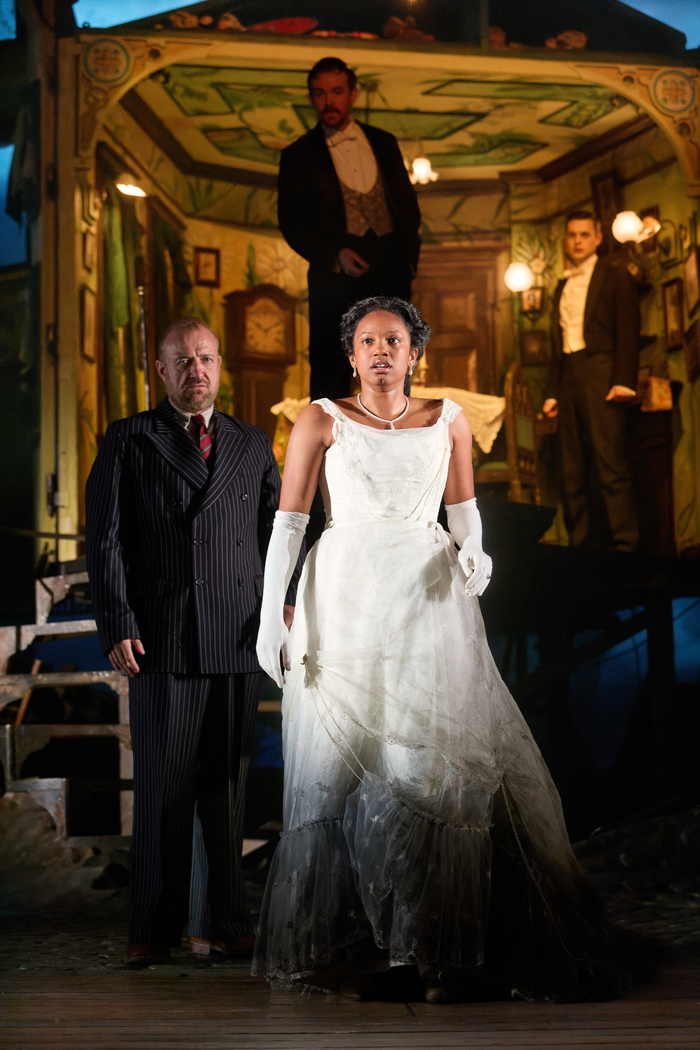 Photos: AN INSPECTOR CALLS is Now on UK Tour  Image