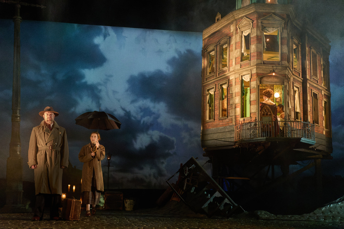 Photos: AN INSPECTOR CALLS is Now on UK Tour  Image