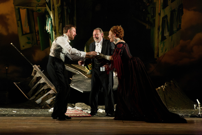 Photos: AN INSPECTOR CALLS is Now on UK Tour  Image