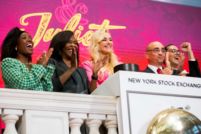 Photos: & JULIET Celebrates 750 Performances On Broadway Image