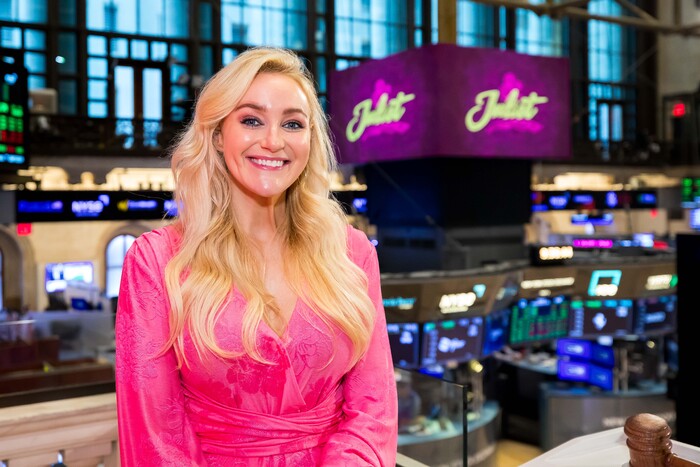 Photos: & JULIET Celebrates 750 Performances On Broadway Image