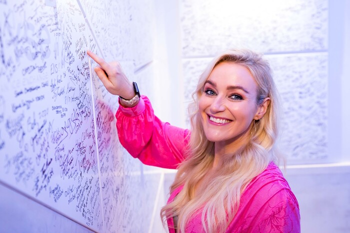 Photos: & JULIET Celebrates 750 Performances On Broadway Image