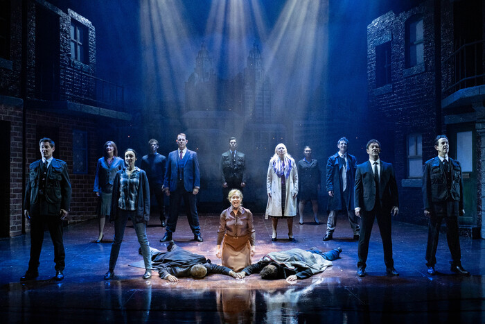 Photos: BLOOD BROTHERS UK Tour Image