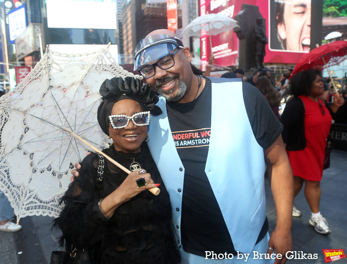 Photos: A WONDERFUL WORLD Cast Parades to Studio 54 Image