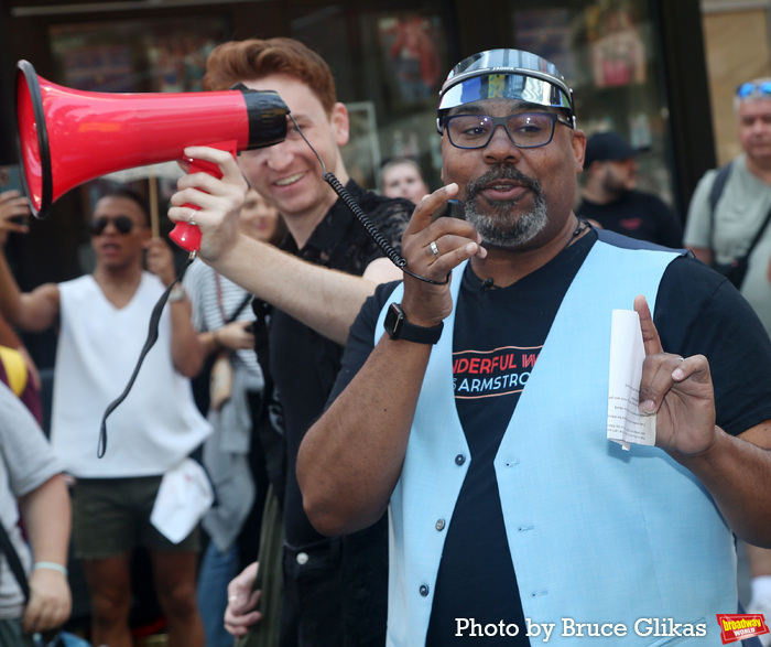 Photos: A WONDERFUL WORLD Cast Parades to Studio 54 Image