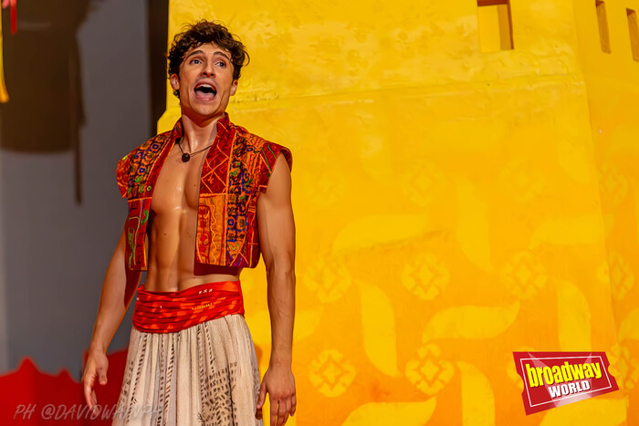 PHOTOS: Ferran Fabá es el nuevo ALADDIN en el Teatro Coliseum de Madrid  Image