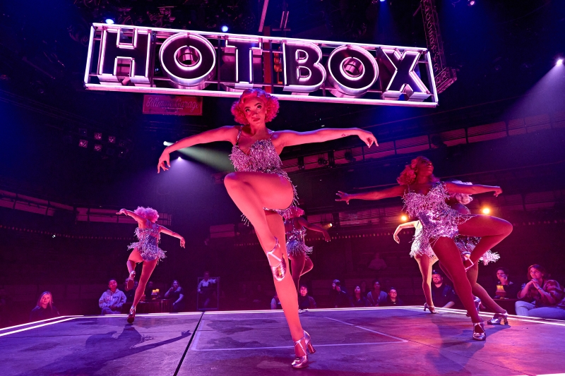 Review: GUYS AND DOLLS, Bridge Theatre Image