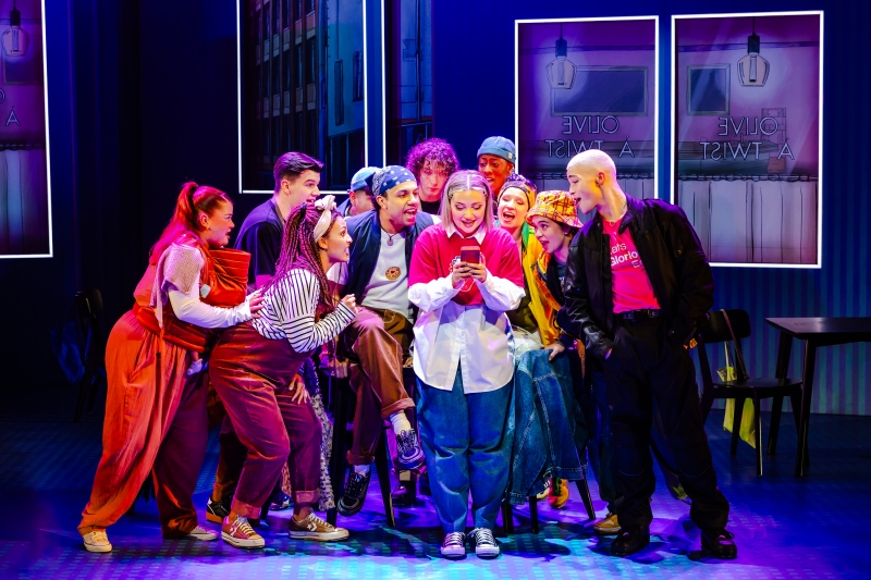 Review: WHY AM I SO SINGLE?, Garrick Theatre Image