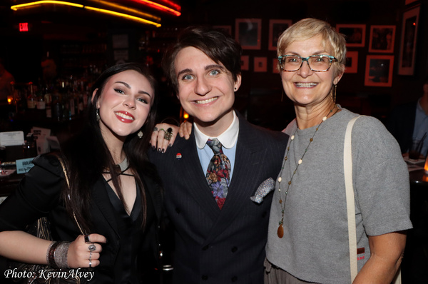 Photos: Bryce Edwards Brings Another Frivolity Hour To Birdland Image