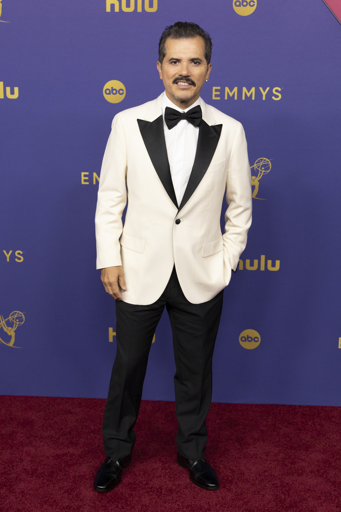 Photos: Inside the 76th Emmy Awards With Jeremy Allen White, Elizabeth Debicki & More  Image