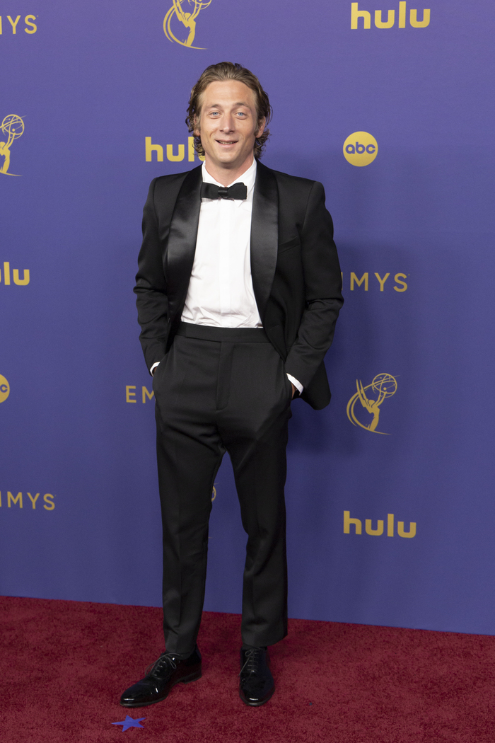 Photos: Inside the 76th Emmy Awards With Jeremy Allen White, Elizabeth Debicki & More  Image