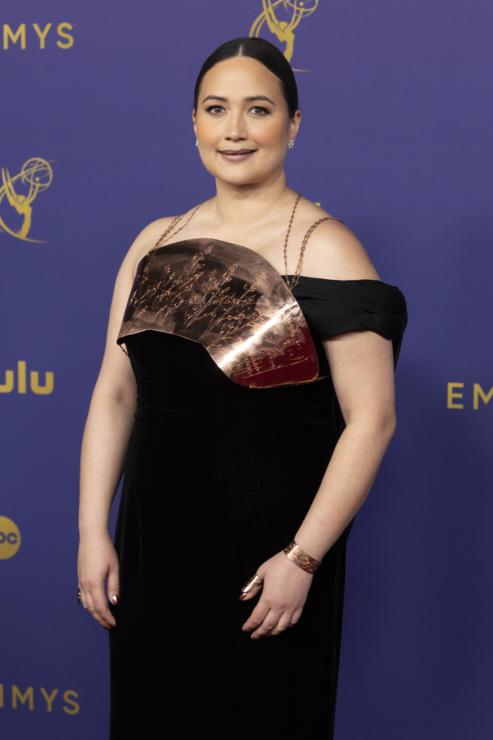 Photos: Inside the 76th Emmy Awards With Jeremy Allen White, Elizabeth Debicki & More  Image