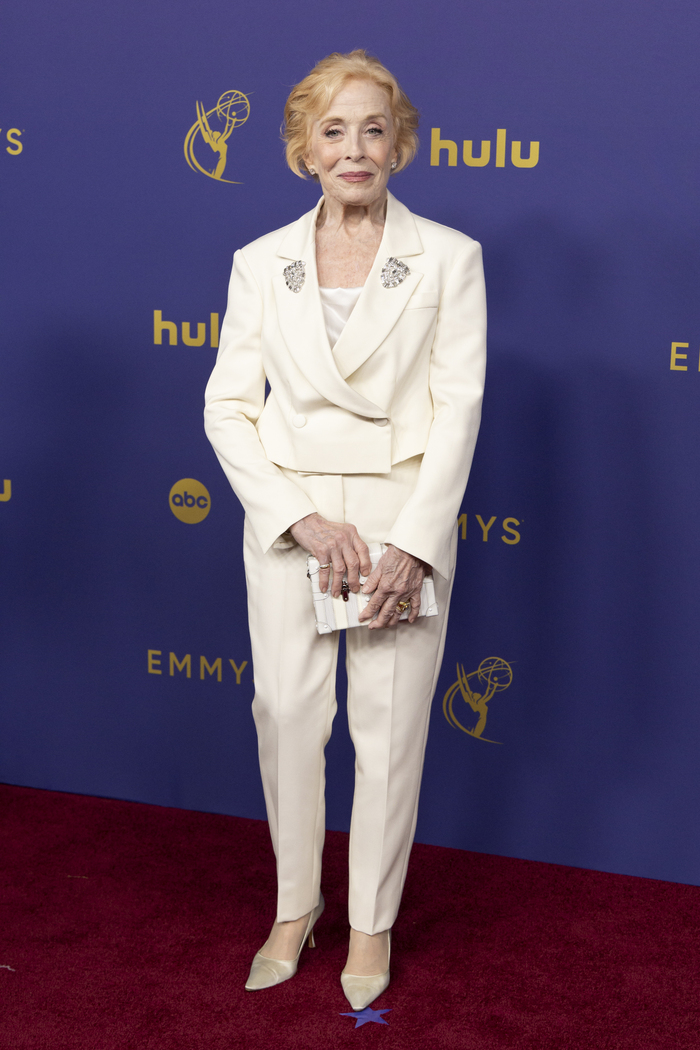 Photos: Inside the 76th Emmy Awards With Jeremy Allen White, Elizabeth Debicki & More  Image