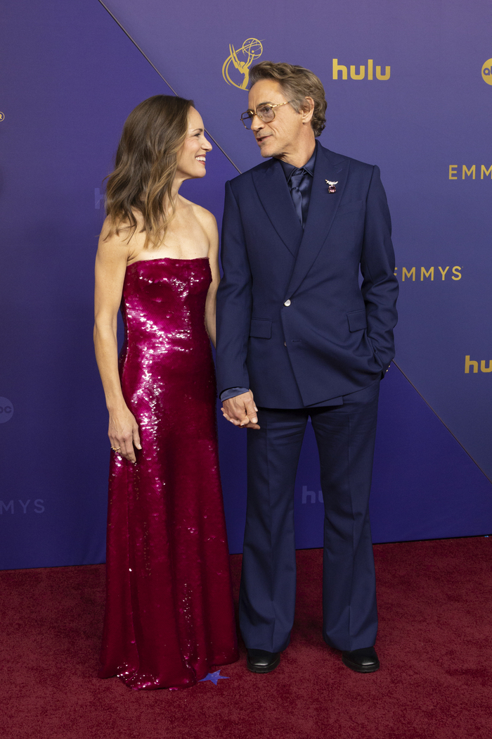 Photos: Inside the 76th Emmy Awards With Jeremy Allen White, Elizabeth Debicki & More  Image