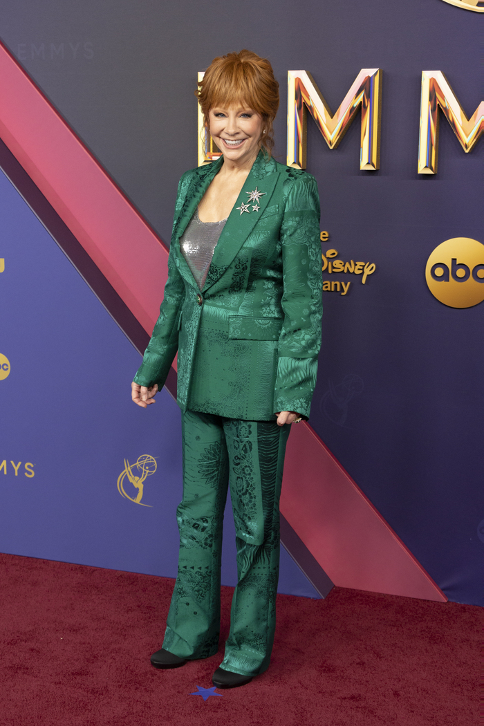 Photos: Inside the 76th Emmy Awards With Jeremy Allen White, Elizabeth Debicki & More  Image