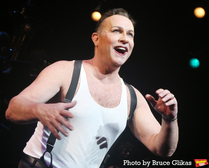 Photos: Alyssa Milano Makes her Broadway Debut in CHICAGO Image