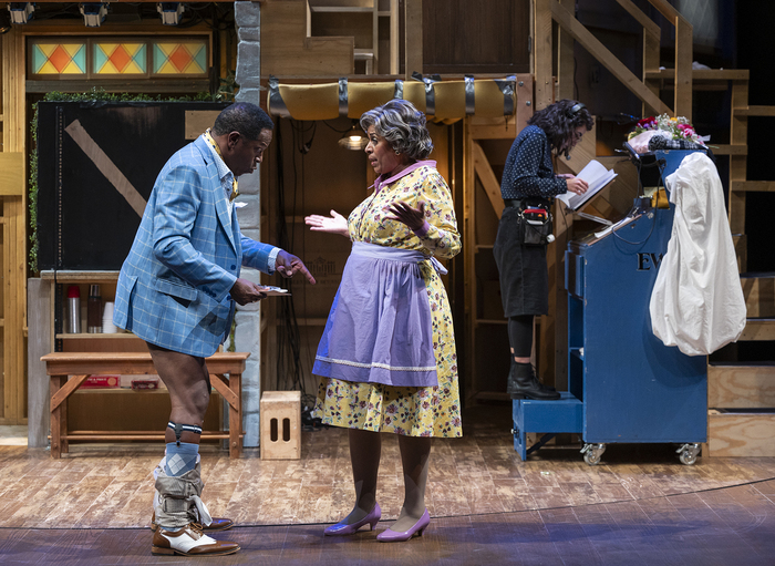 Photos: NOISES OFF at Steppenwolf Theatre Company  Image