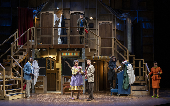 Photos: NOISES OFF at Steppenwolf Theatre Company  Image