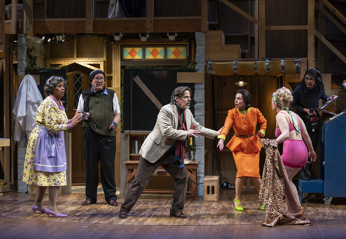 Photos: NOISES OFF at Steppenwolf Theatre Company  Image