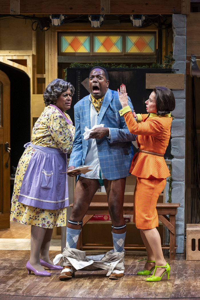 Photos: NOISES OFF at Steppenwolf Theatre Company Image