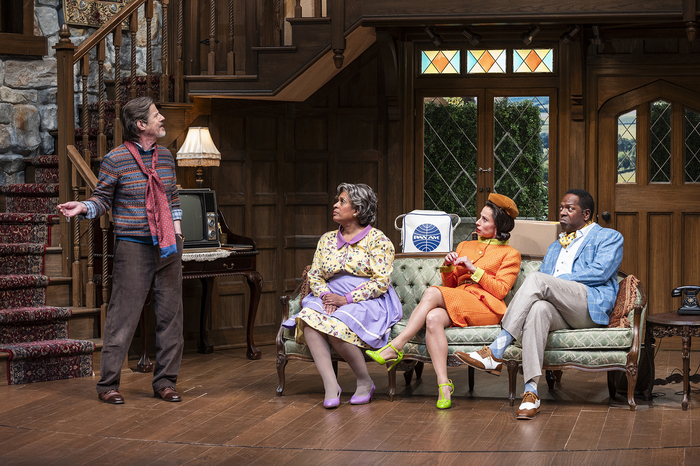 Photos: NOISES OFF at Steppenwolf Theatre Company  Image