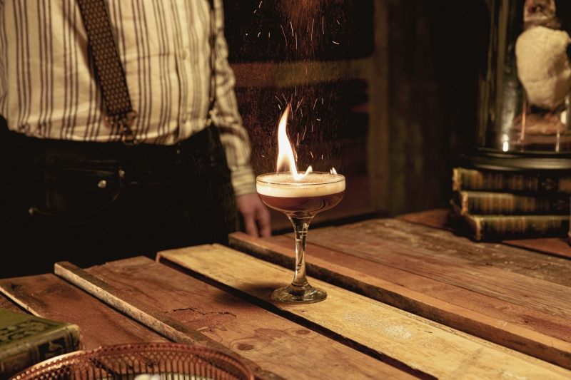 Review: THE MAGICIANS TABLE, London Image