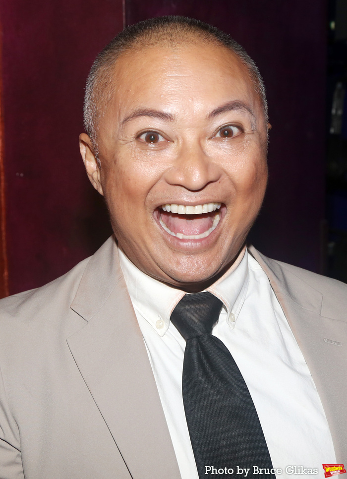 Photos: Alec Mapa Returns to the Laurie Beechman Theatre Image