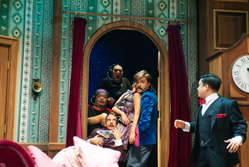 Review: THE PLAY THAT GOES WRONG at SF Playhouse Image