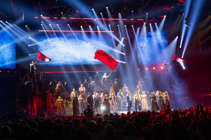 Photos: LES MISERABLES THE ARENA SPECTACULAR Kicks Off World Tour Image